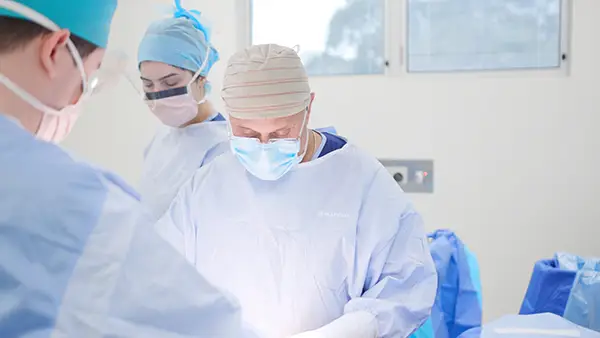 Surgeons performing gastric sleeve operations